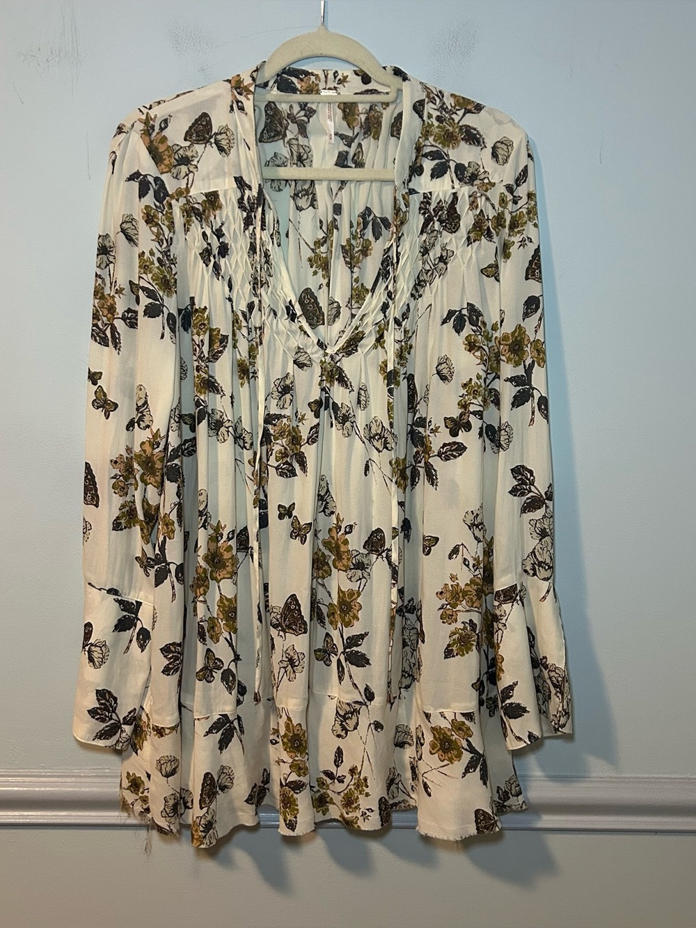 Free People Ivory Combo Pebble Crepe So Fine Smocked Long Sleeve Tunic Top Sz M